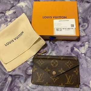 SOLD ✨ $8️⃣1️⃣5️⃣ Recto Verso Card Holder